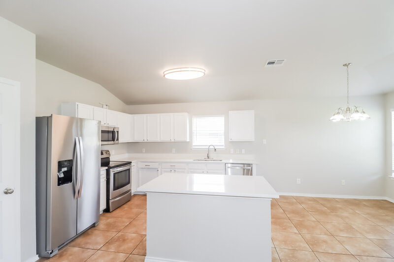 1,825/Mo, 102 Creek Ledge Dr Hutto, TX 78634 Kitchen View 2