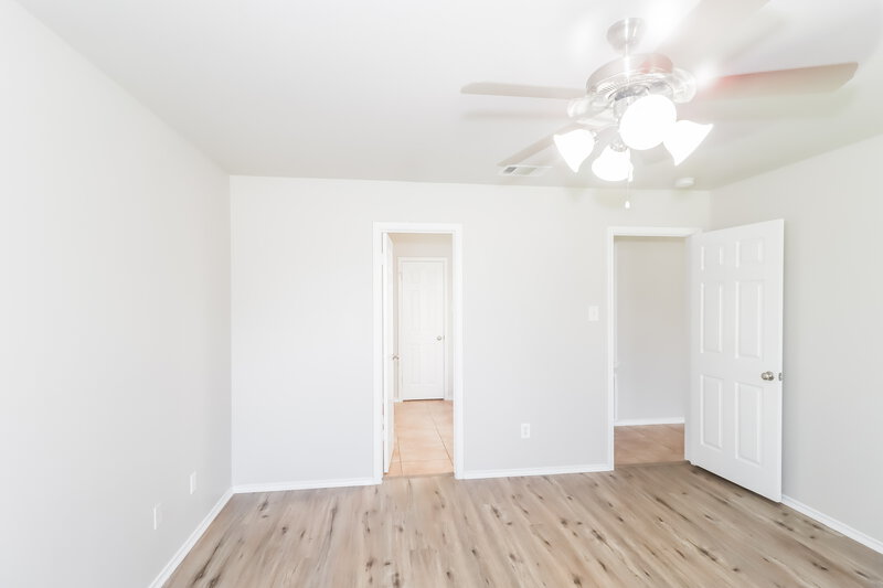 1,825/Mo, 102 Creek Ledge Dr Hutto, TX 78634 Main Bedroom View 2
