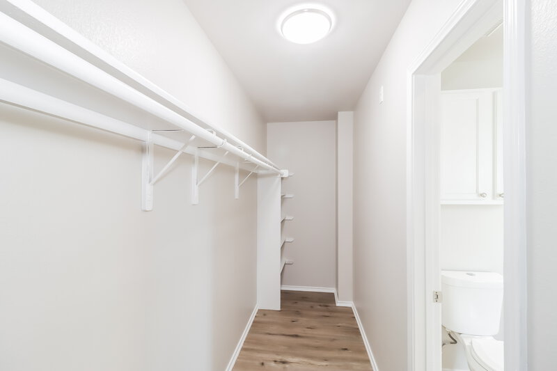 1,825/Mo, 102 Creek Ledge Dr Hutto, TX 78634 Walk In Closet View