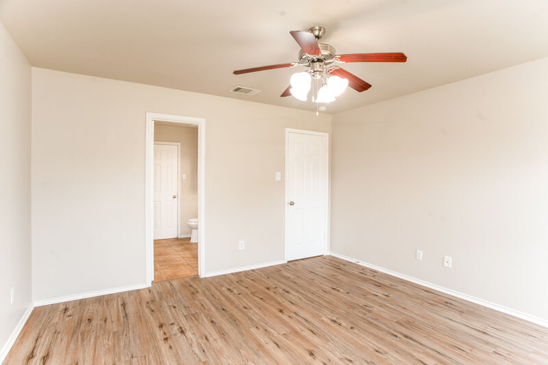 1,760/Mo, 102 Creek Ledge Dr Hutto, TX 78634 Main Bedroom View 2