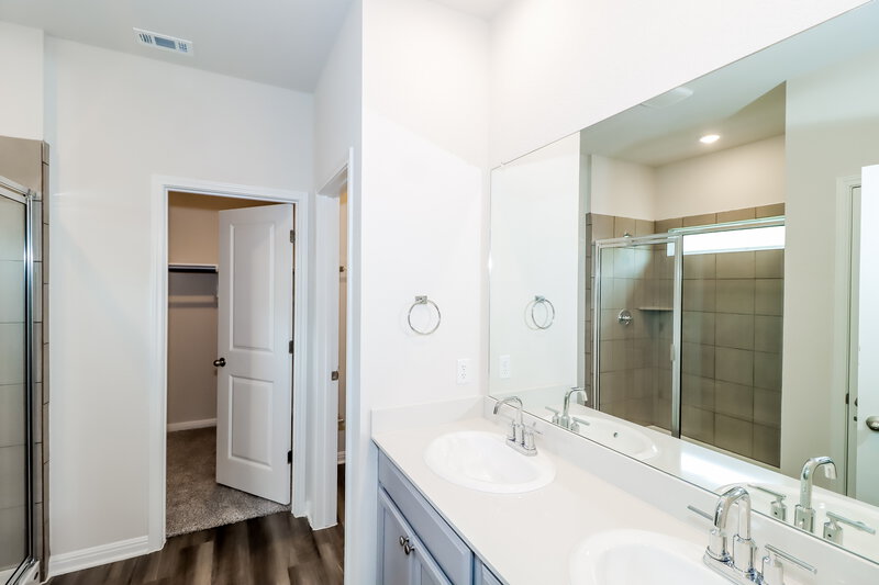 2,030/Mo, 902 Main St Hutto, TX 78634 Main Bathroom View