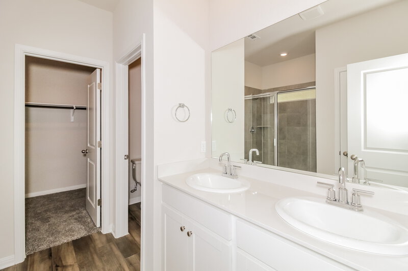 2,325/Mo, 116 Oakdale Meadows Ln Hutto, TX 78634 Main Bathroom View