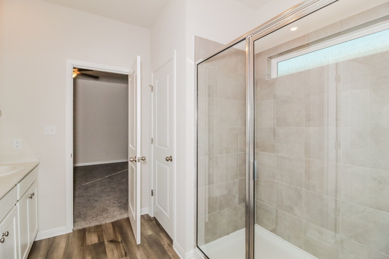 2,325/Mo, 116 Oakdale Meadows Ln Hutto, TX 78634 Main Bathroom View 2