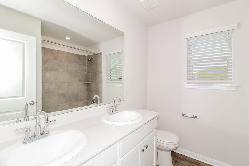 2,325/Mo, 116 Oakdale Meadows Ln Hutto, TX 78634 Bathroom View 2
