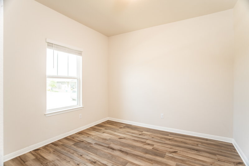 2,080/Mo, 119 Oakdale Meadows Ln Hutto, TX 78634 Office View