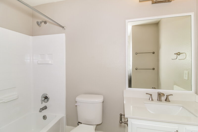1,780/Mo, 1021 Shadow Creek Blvd Buda, TX 78610 Bathroom View