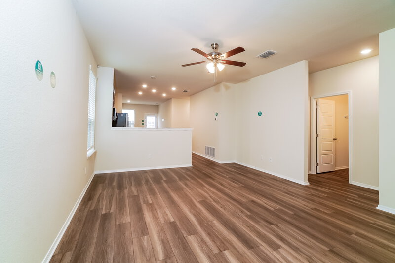 1,625/Mo, 298 Ellwood Rd Maxwell, TX 78656 Living Room View 2