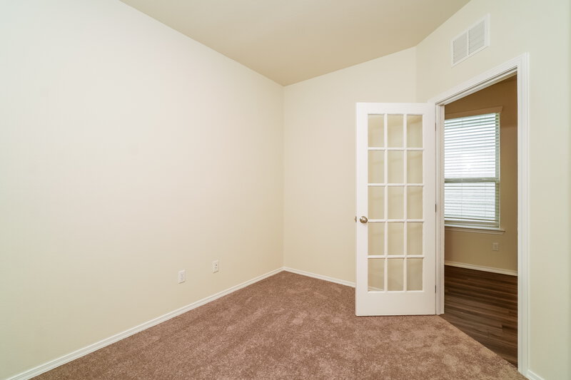 1,625/Mo, 298 Ellwood Rd Maxwell, TX 78656 Office View
