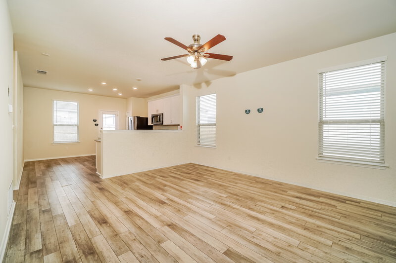 1,595/Mo, 240 Ellwood Rd Maxwell, TX 78656 Living Room View 3