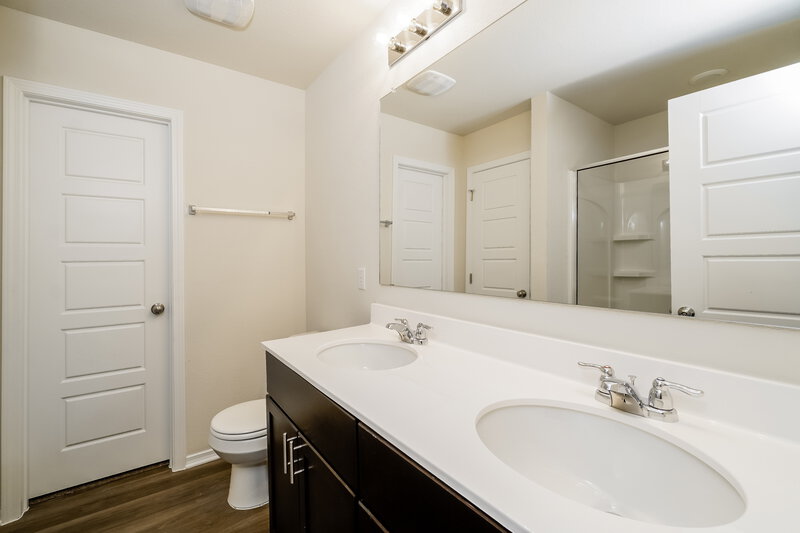 1,760/Mo, 232 Ellwood Rd Maxwell, TX 78656 Main Bathroom View
