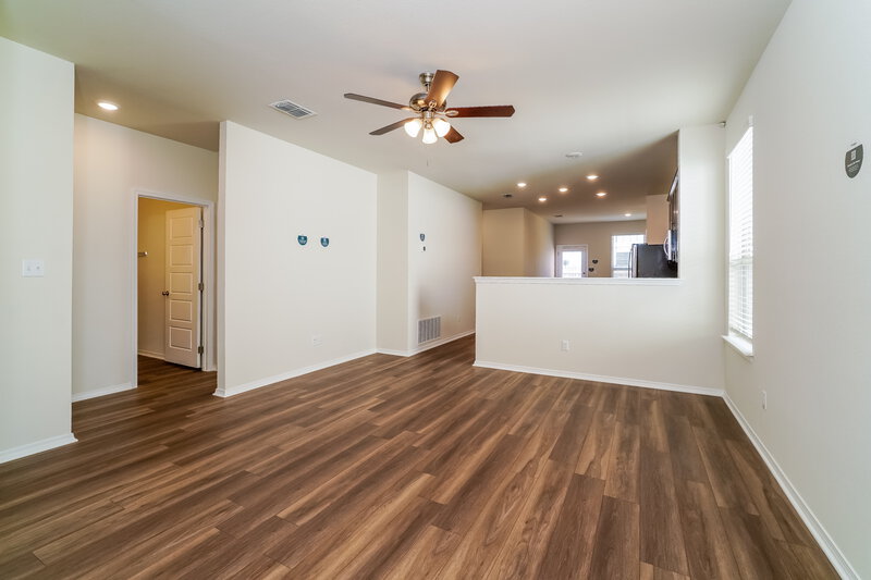 1,755/Mo, 224 Ellwood Rd Maxwell, TX 78656 Living Room View 3
