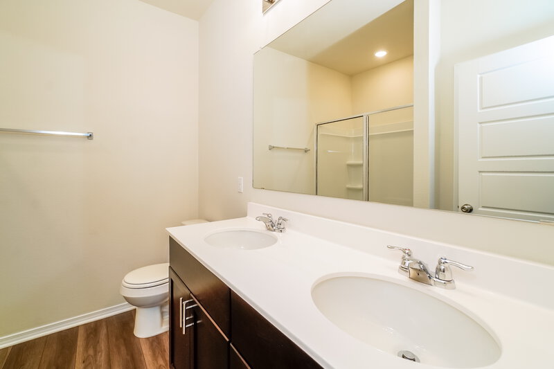 1,755/Mo, 224 Ellwood Rd Maxwell, TX 78656 Main Bathroom View