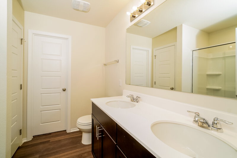 1,740/Mo, 210 Ellwood Rd Maxwell, TX 78656 Main Bathroom View