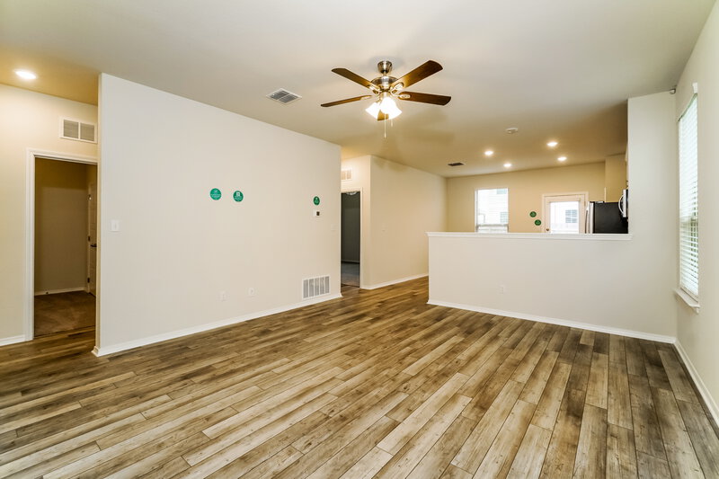 1,740/Mo, 202 Ellwood Rd Maxwell, TX 78656 Living Room View 2