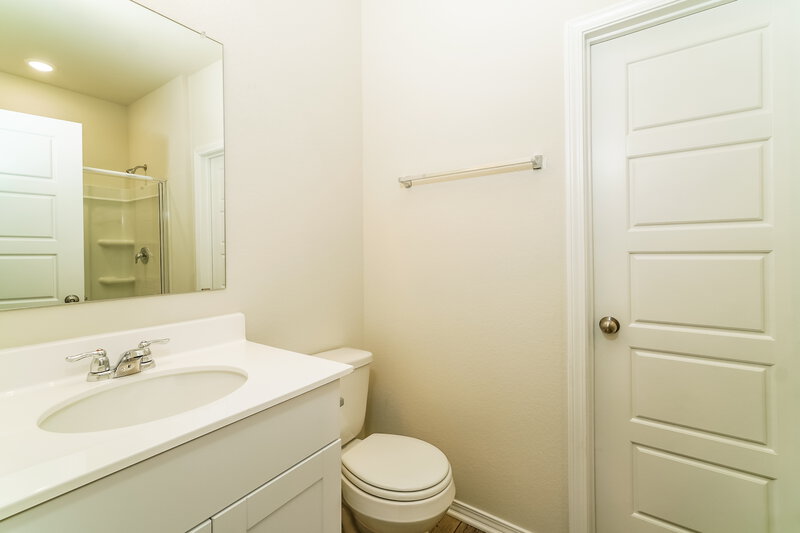 1,740/Mo, 202 Ellwood Rd Maxwell, TX 78656 Main Bathroom View