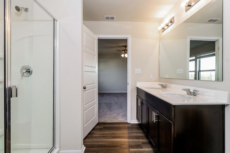 1,965/Mo, 205 Cobb Branch Dr Maxwell, TX 78656 Main Bathroom View