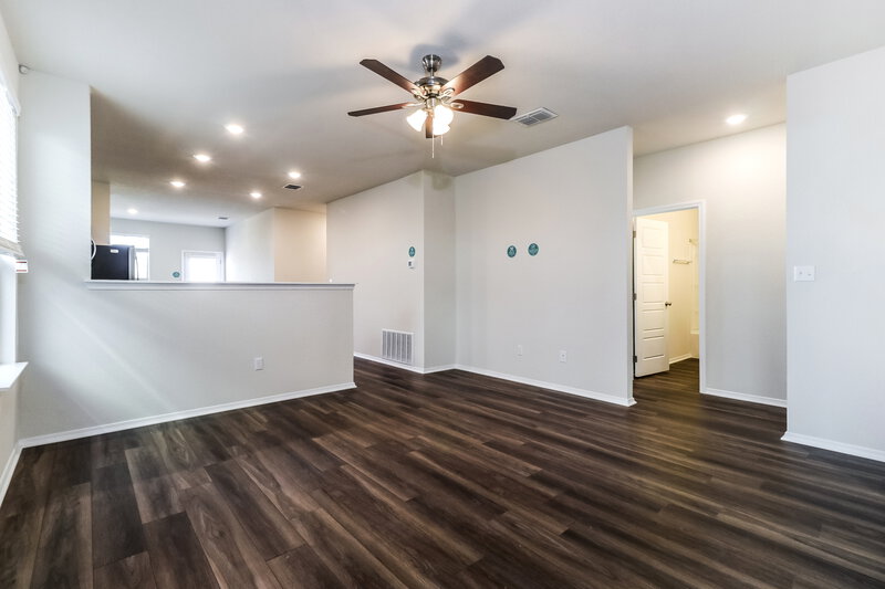 1,790/Mo, 213 Cobb Branch Dr Maxwell, TX 78656 Living Room View