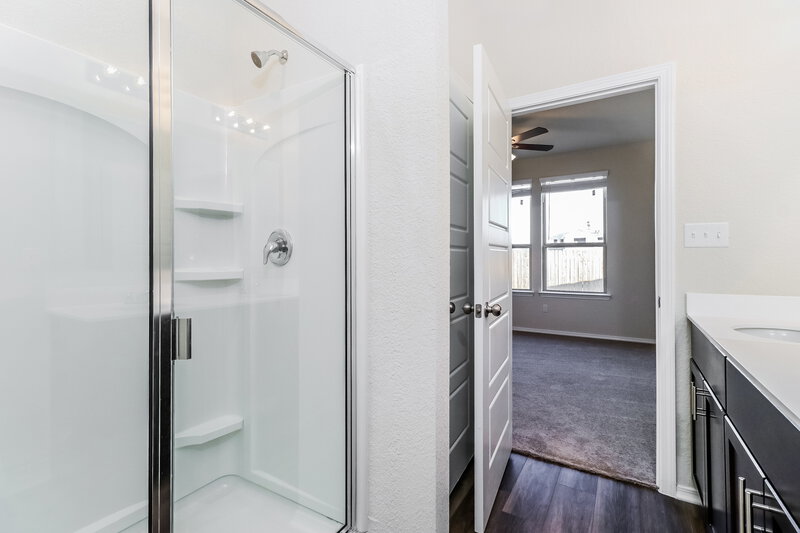 1,790/Mo, 213 Cobb Branch Dr Maxwell, TX 78656 Main Bathroom View 2