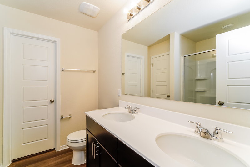 1,795/Mo, 221 Cobb Branch Dr Maxwell, TX 78656 Main Bathroom View