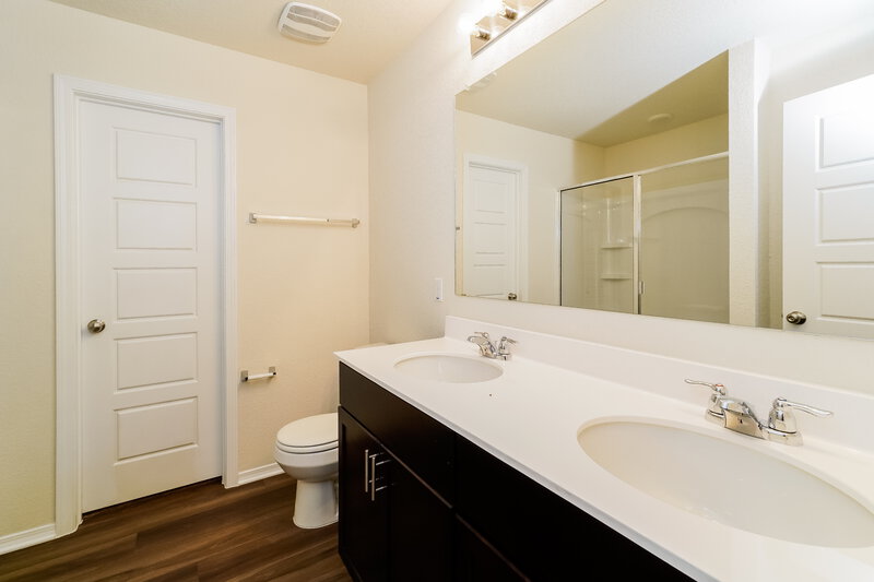 1,950/Mo, 251 Cobb Branch Dr Maxwell, TX 78656 Main Bathroom View