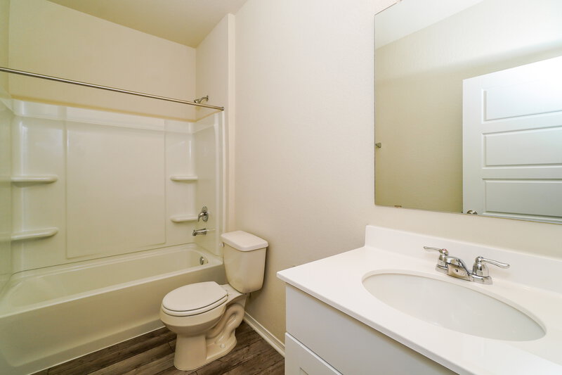 1,685/Mo, 277 Cobb Branch Dr Maxwell, TX 78656 Main Bathroom View