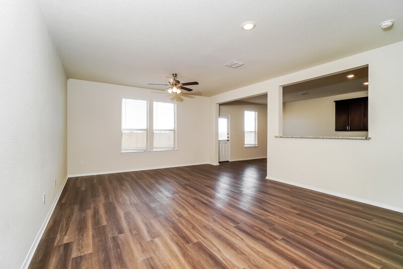 2,800/Mo, 293 Cobb Branch Dr Maxwell, TX 78656 Living Room View 3