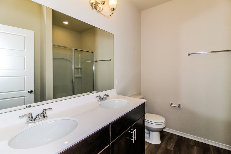 1,755/Mo, 309 Cobb Branch Dr Maxwell, TX 78656 Main Bathroom View