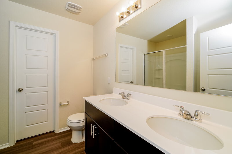 1,840/Mo, 317 Ellwood Rd Maxwell, TX 78656 Main Bathroom View