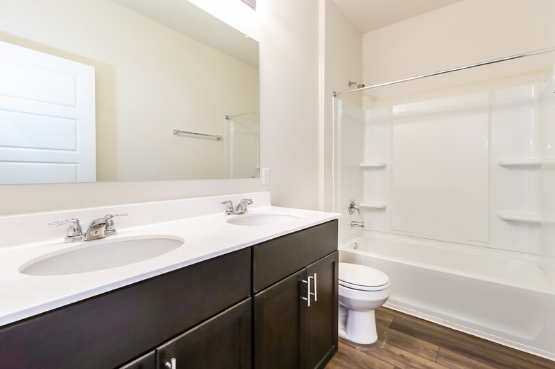 1,645/Mo, 309 Ellwood Rd Maxwell, TX 78656 Main Bathroom View