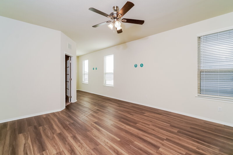 1,625/Mo, 136 Hibiscus St Maxwell, TX 78656 Living Room View 2