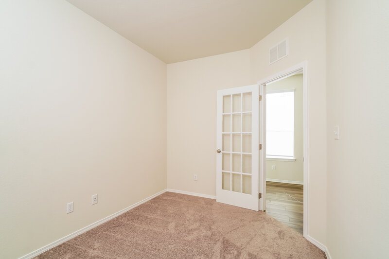 1,625/Mo, 136 Hibiscus St Maxwell, TX 78656 Office View