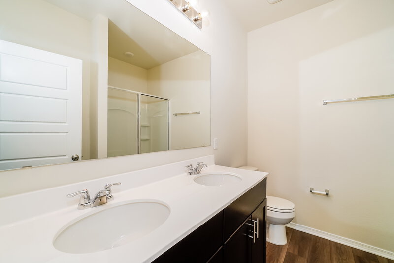 1,625/Mo, 136 Hibiscus St Maxwell, TX 78656 Main Bathroom View