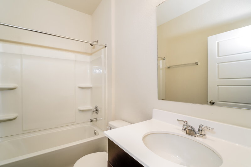 1,875/Mo, 142 Hibiscus St Maxwell, TX 78656 Bathroom View