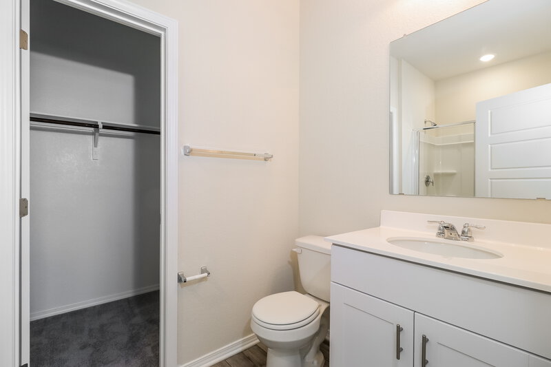 1,625/Mo, 109 Hibiscus St Maxwell, TX 78656 Main Bathroom View