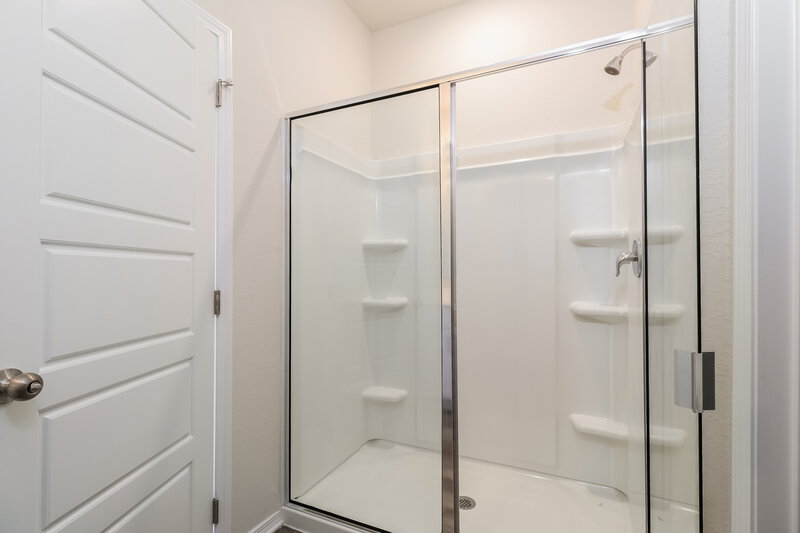 1,625/Mo, 109 Hibiscus St Maxwell, TX 78656 Main Bathroom View 2