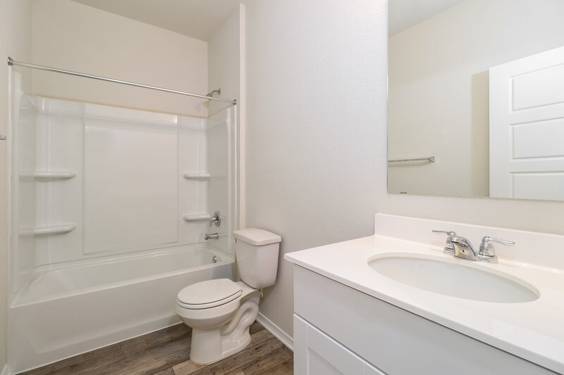 1,625/Mo, 109 Hibiscus St Maxwell, TX 78656 Bathroom View