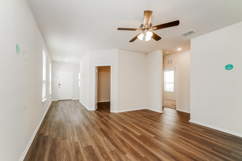 1,610/Mo, 207 Ellwood Rd Maxwell, TX 78656 Living Room View 2