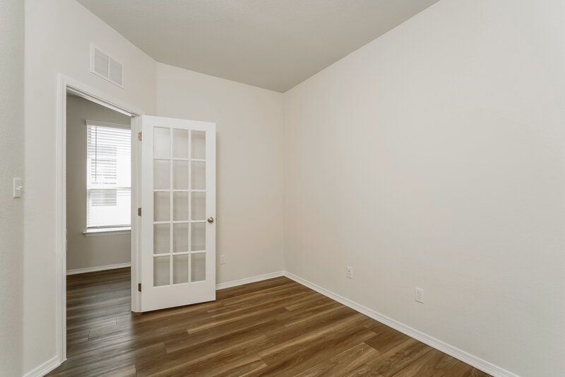 1,610/Mo, 207 Ellwood Rd Maxwell, TX 78656 Office View