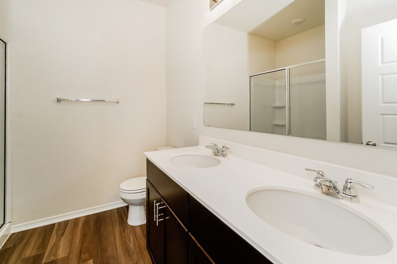 1,610/Mo, 207 Ellwood Rd Maxwell, TX 78656 Main Bathroom View