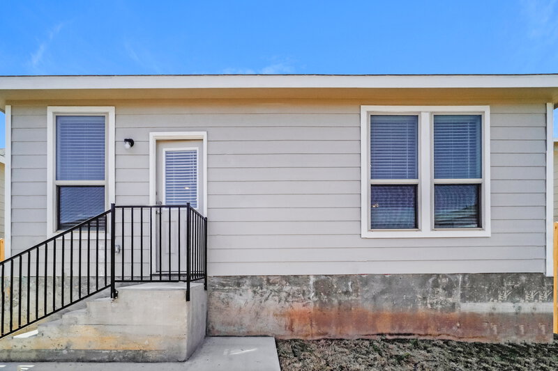 1,610/Mo, 207 Ellwood Rd Maxwell, TX 78656 Rear View