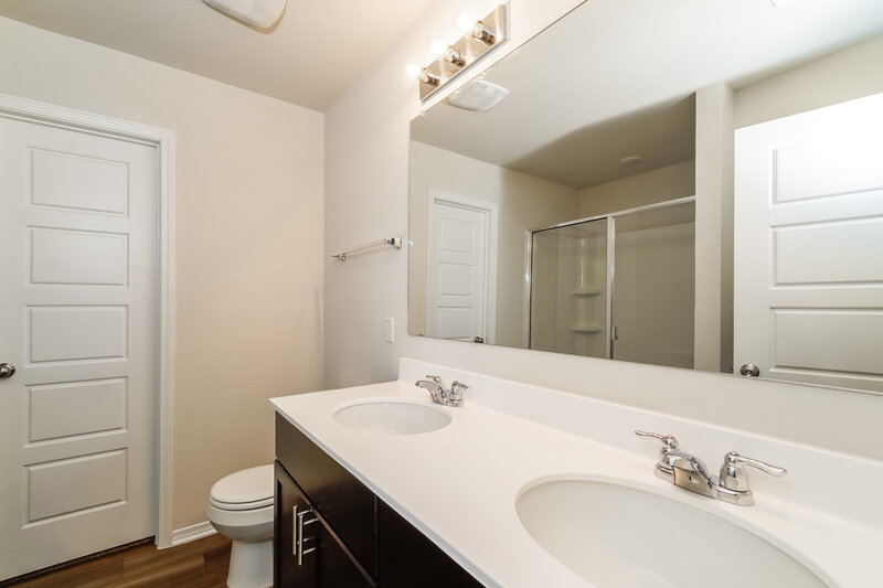 1,875/Mo, 191 Ellwood Rd Maxwell, TX 78656 Main Bathroom View
