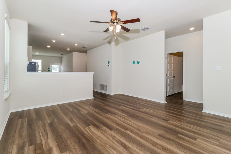 1,800/Mo, 185 Ellwood Rd Maxwell, TX 78656 Living Room View
