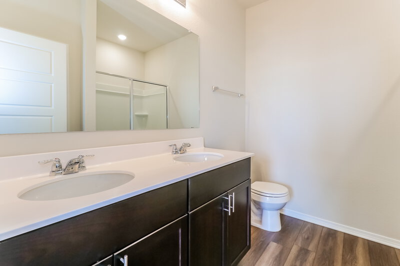 1,800/Mo, 185 Ellwood Rd Maxwell, TX 78656 Main Bathroom View