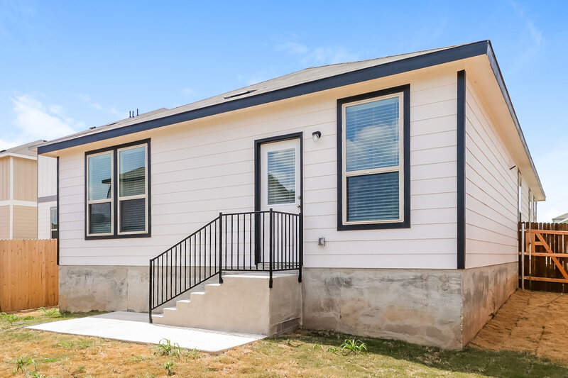 1,800/Mo, 185 Ellwood Rd Maxwell, TX 78656 Rear View