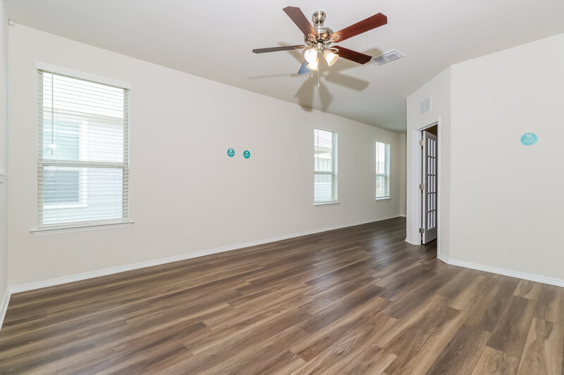 1,800/Mo, 161 Ellwood Rd Maxwell, TX 78656 Living Room View 2