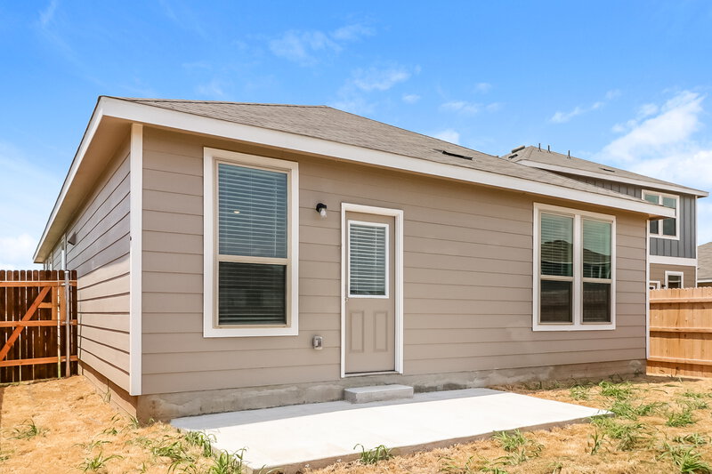 1,800/Mo, 161 Ellwood Rd Maxwell, TX 78656 Rear View