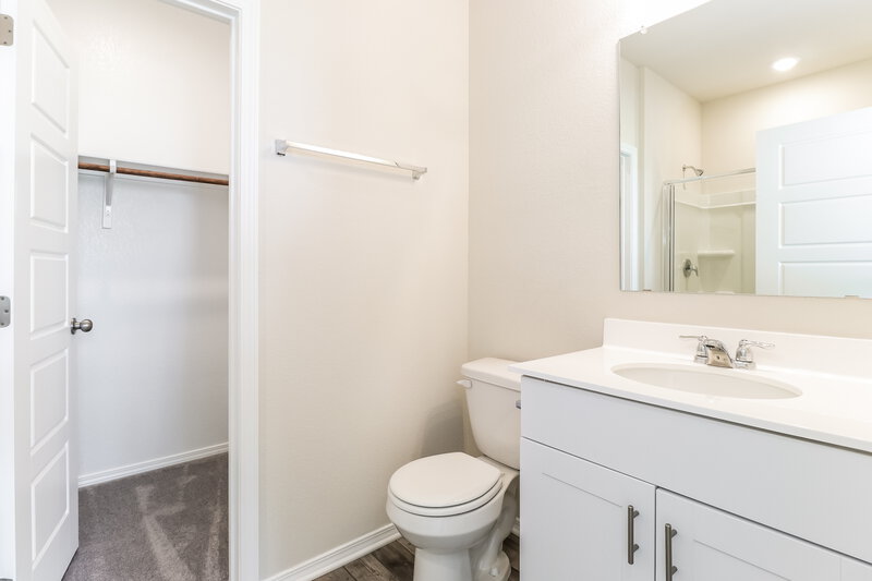 1,660/Mo, 157 Rosetta Rd Maxwell, TX 78656 Main Bathroom View 2