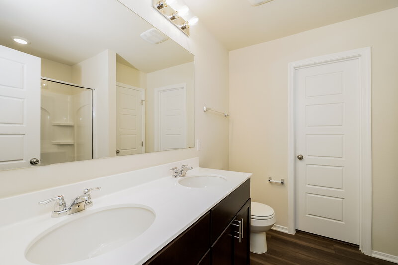 2,640/Mo, 164 Rosetta Rd Maxwell, TX 78656 Main Bathroom View