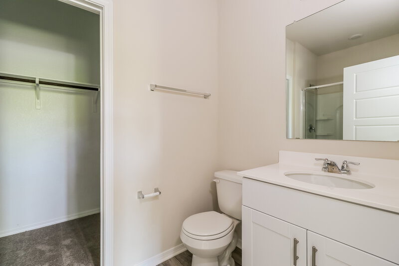1,785/Mo, 214 Rosetta Rd Maxwell, TX 78656 Main Bathroom View