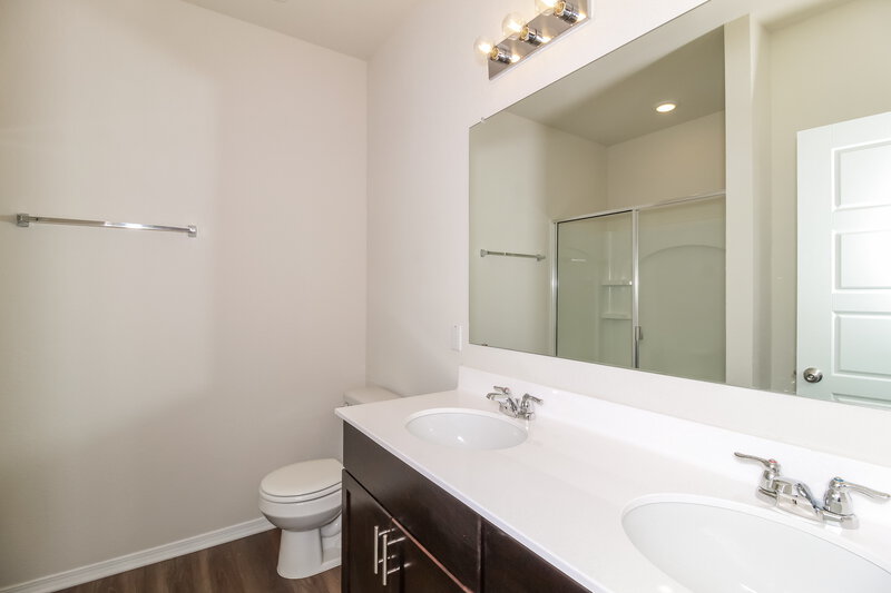 1,985/Mo, 290 Rosetta Rd Maxwell, TX 78656 Main Bathroom View